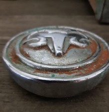 Oldtimer 1965 Dodge W200 AT4 Pick Up Truck Fronthauben-Emblem DK selten Vintage