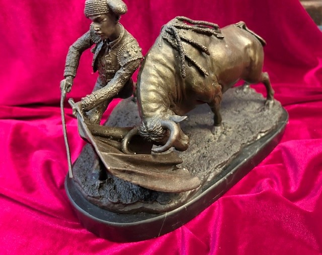 Bronze Matador and Bull, Fighting