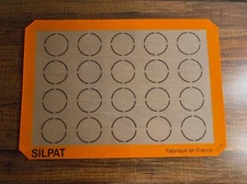 Silpat Original Macaron Non-Stick Silicone Baking Mat 11 5/8” x 16 1/2” NEW