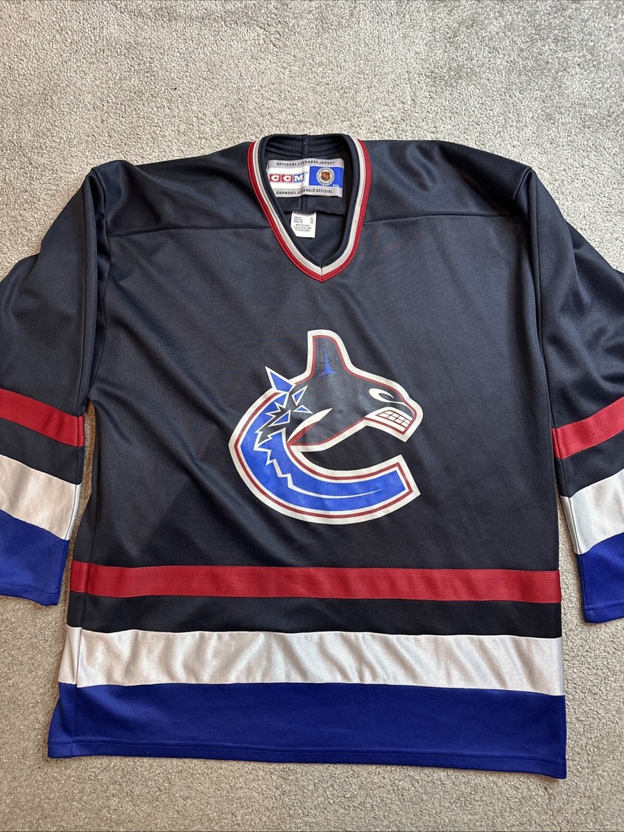 CCM - NHL Vancouver Canucks ユニフォーム s-l1600.jpg