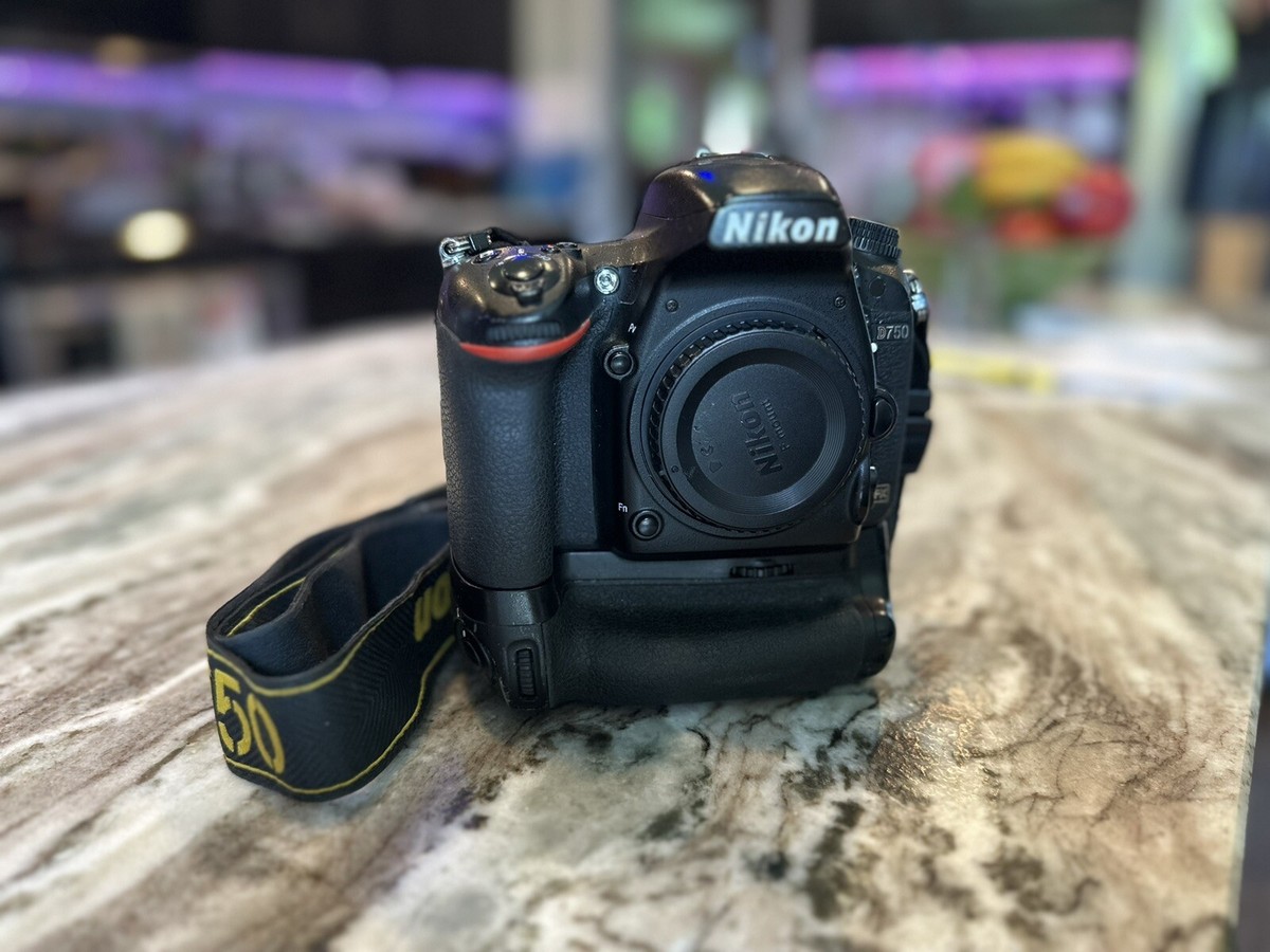Nikon D750 camera body with Nikon MD-B16 battery pack (No
