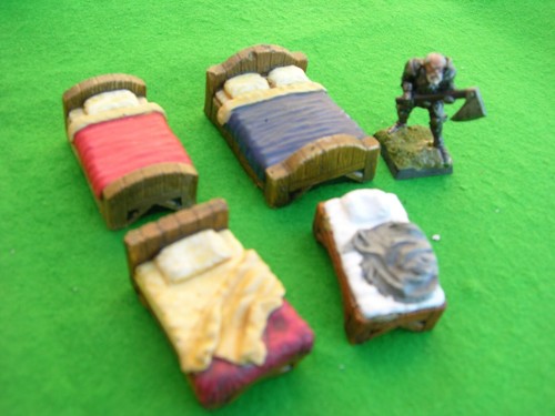 ROOM STUFF, PAINTED RESIN MULTI-LISTING - Picture 2 of 6