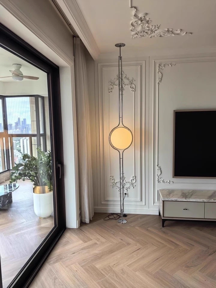 Modern Floor-to-Ceiling Lamp - Adjustable Height 98"-110" Acrylic & Metal Design - Image 4 of 4