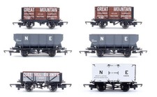 HORNBY 'OO' GAUGE LOT OF 6 ASSORTED REFRIGERATED/4 PLANK/HOPPER/8 PLANK WAGONS