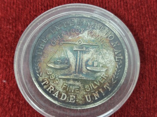 Moneta argento da un'oncia troy .999 Unità Commercio Internazionale - Buffallo 1883-1983 - Foto 2 di 2