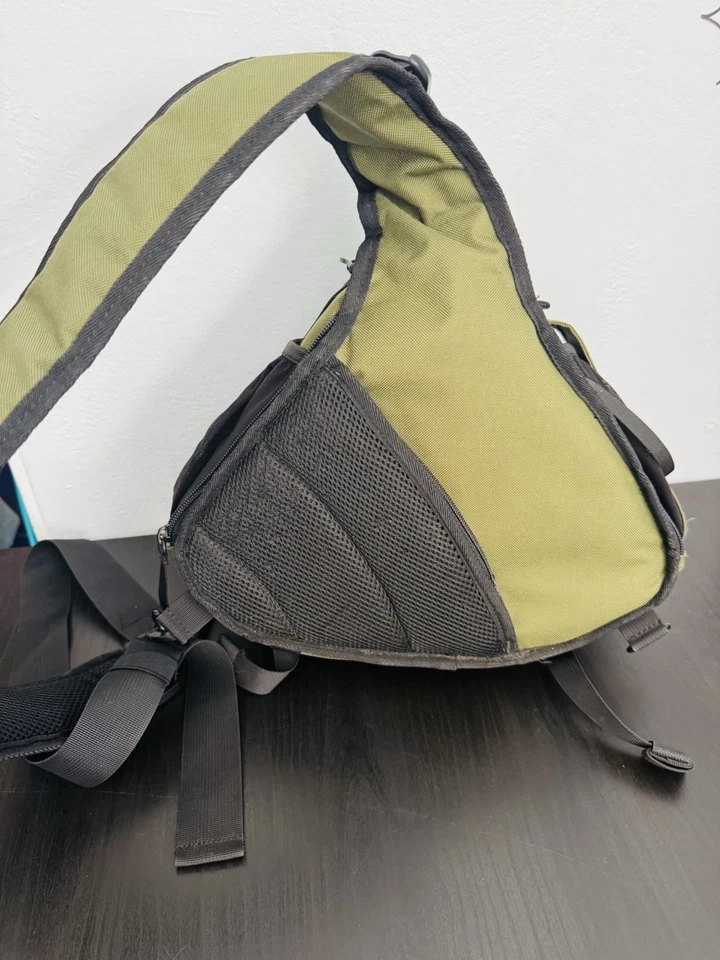 Caden Green Camera Sling Bag Waterproof - Image 4 of 4