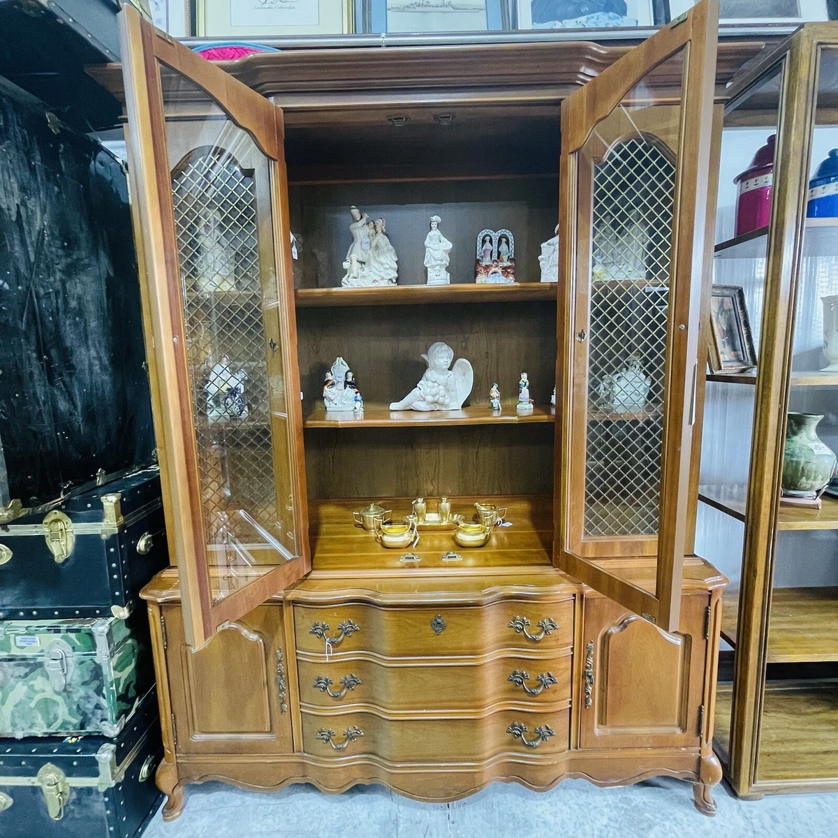 Bassett furniture cheap china hutch