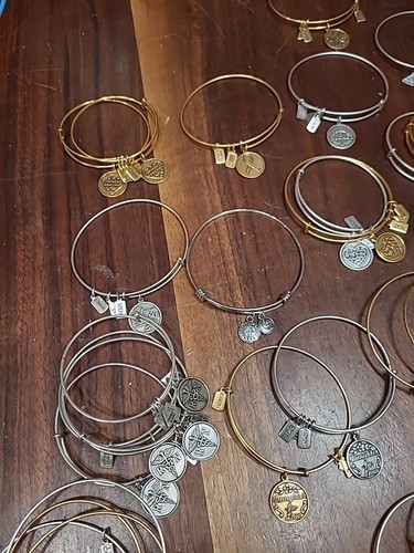Wind & Fire Konvolut 44 silber & goldfarbene erweiterbare Armbänder gemischt einige Wiederholungen - Bild 3 von 14