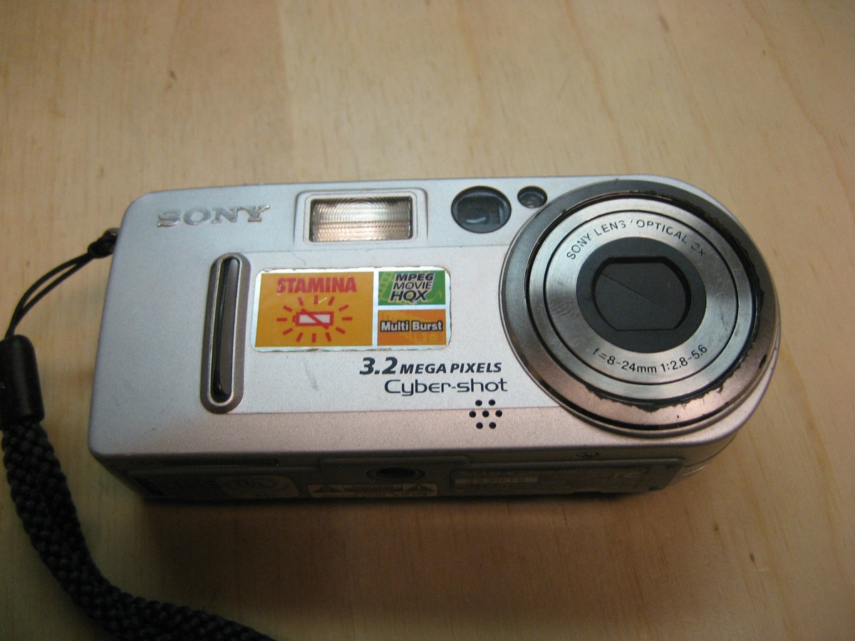 Sony Cyber-shot DSC-P7 デジカメ　カメラ Amazon.com : Sony DSCP7 Cyber-shot 3.2MP Digital Camera w