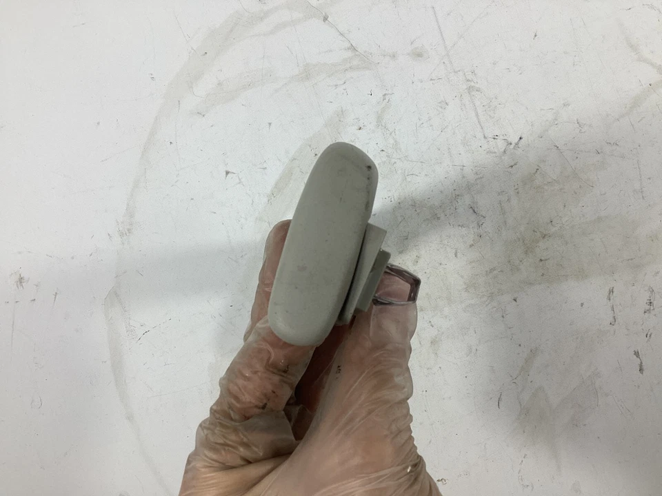 2012-2019 AUDI A5 TRASEIRO esquerdo driver alça lateral 8R0857607J fabricante de equipamento original. - Imagem 3 de 4