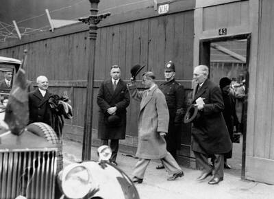 The Prince Wales salutes before getting into carriage after a hect- 1933 Photo