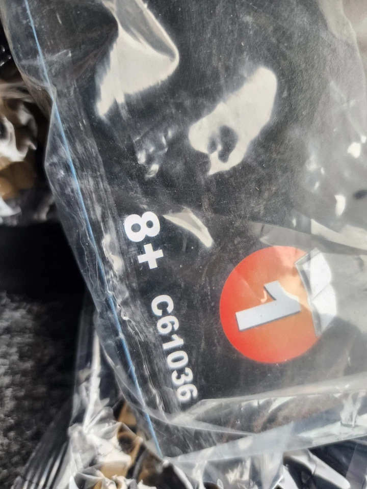 CaDA 1:8 HUMVEE Off-Road Army Truck Brick Model 3935pcs Suitable For Kids Age 8+ - Image 2 of 4