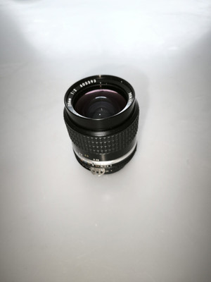 Nikon Nikkor 1:2,0/28 mm AiS