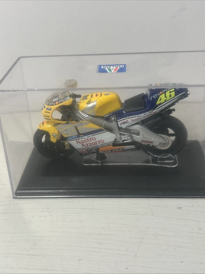 Italeri HONDA NSR 500c.c. World Champion 2001 Rider V.Rossi 1:22 - Image 3 of 3