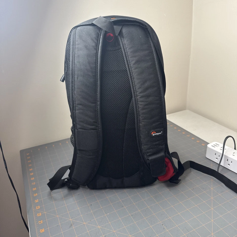 Lowepro Fastpack 100 Camera Backpack, New With Tags. - Image 4 of 4