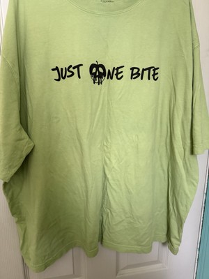 Disney Halloween 2025 Villains Evil Queen Just One Bite Shirt X-Large XL New