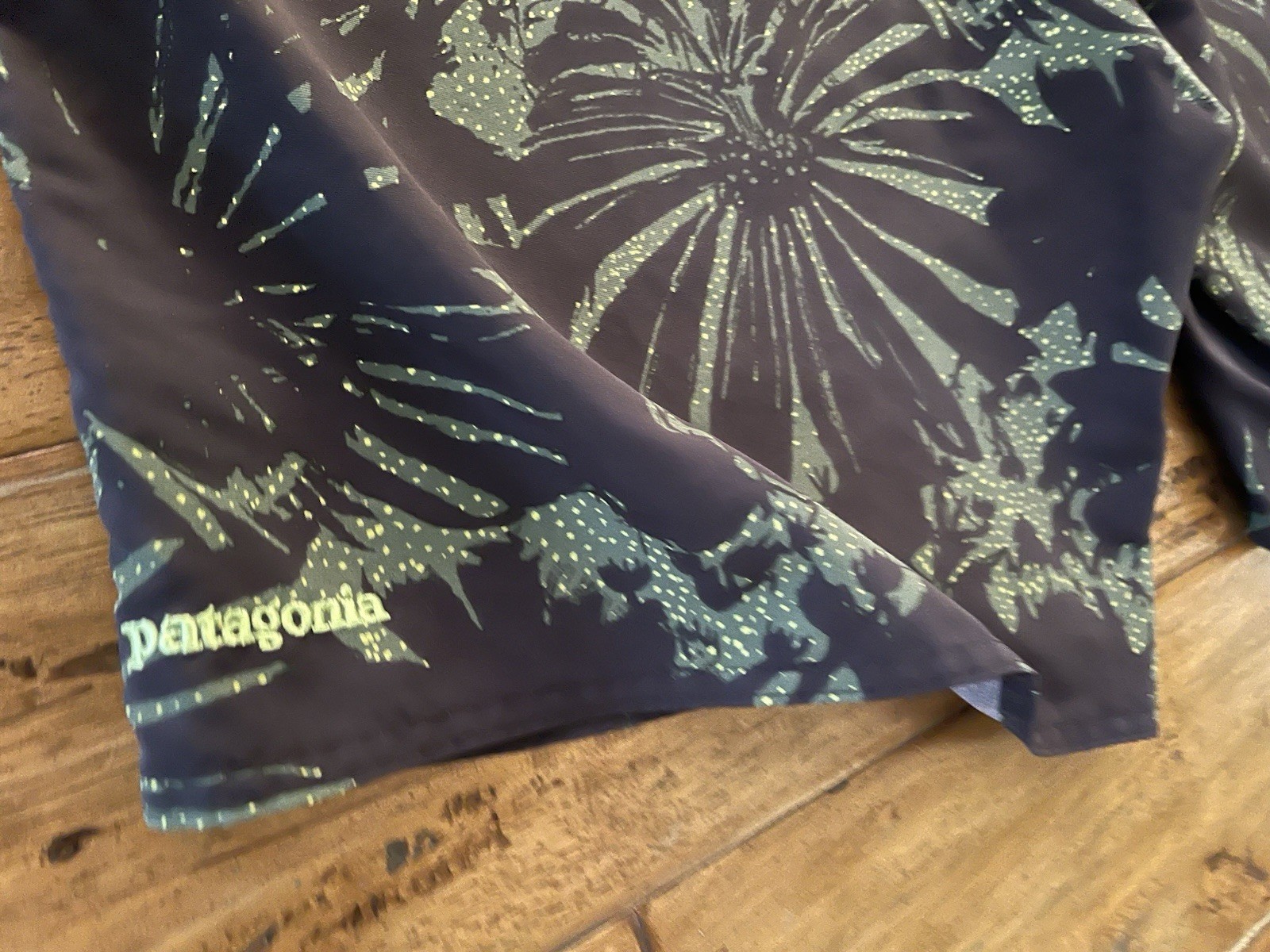 Patagonia Men's Board Shorts - Size 34 thumbnail 8