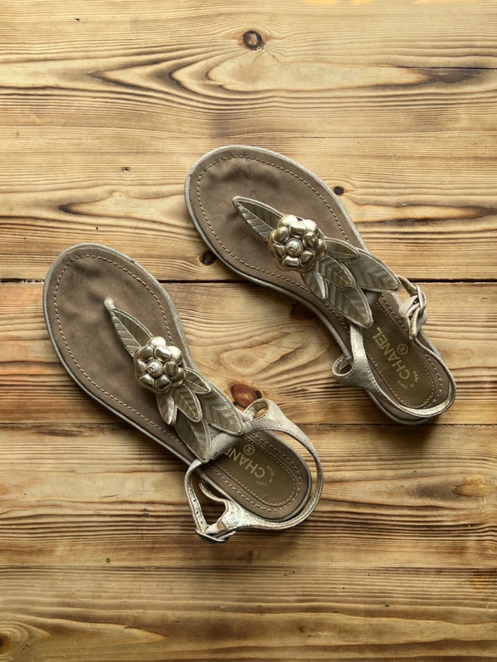 Chanel Gold Suede CC Camellia Leaf Detail Thong Flat Sandals In Size EU 36.5/US - Image 2 of 4