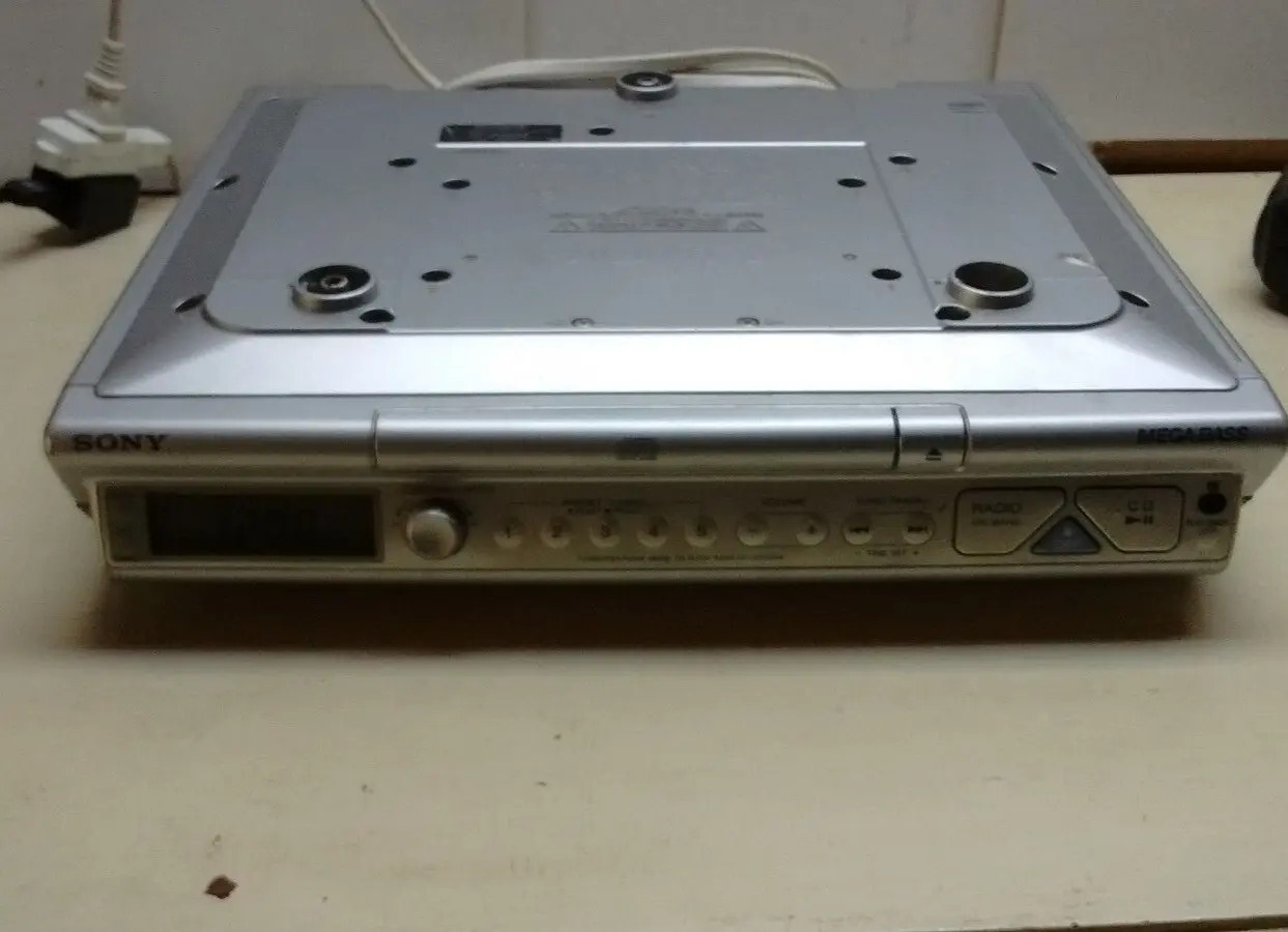 Sony Space Maker FM/AM CD Player Kitchen Clock Radio Under ICF