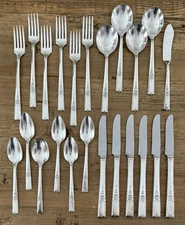 WM A Rogers Oneida AA Heavy King Arthur Pattern 23 Pc Silverplate Flatware Set