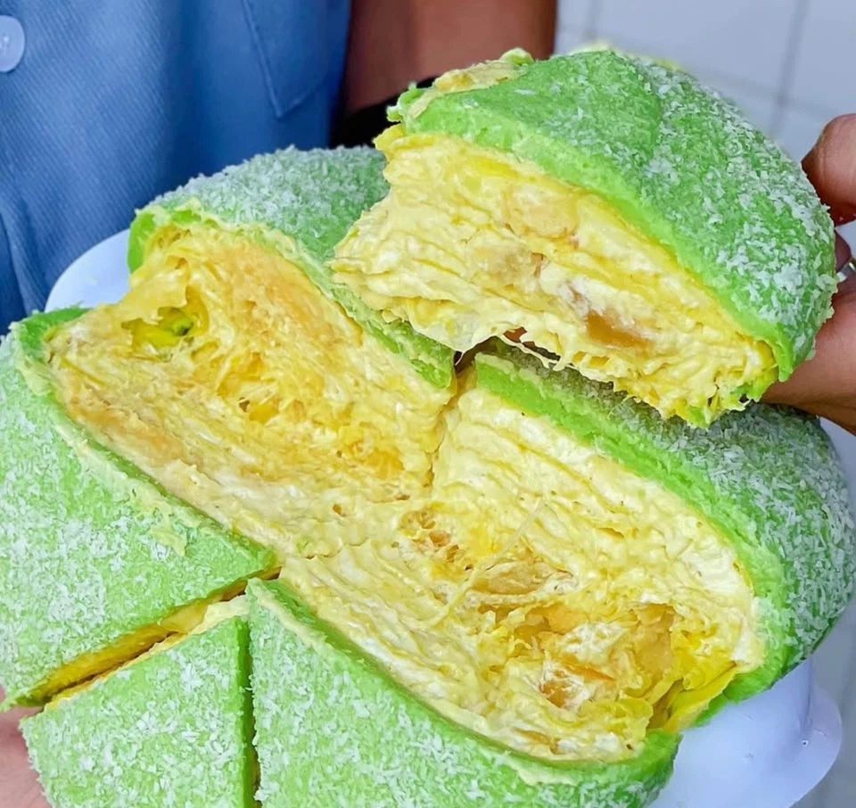 Mango - durian (yellow) or pandan leaves - durian (green) crepe - Image 2 of 4