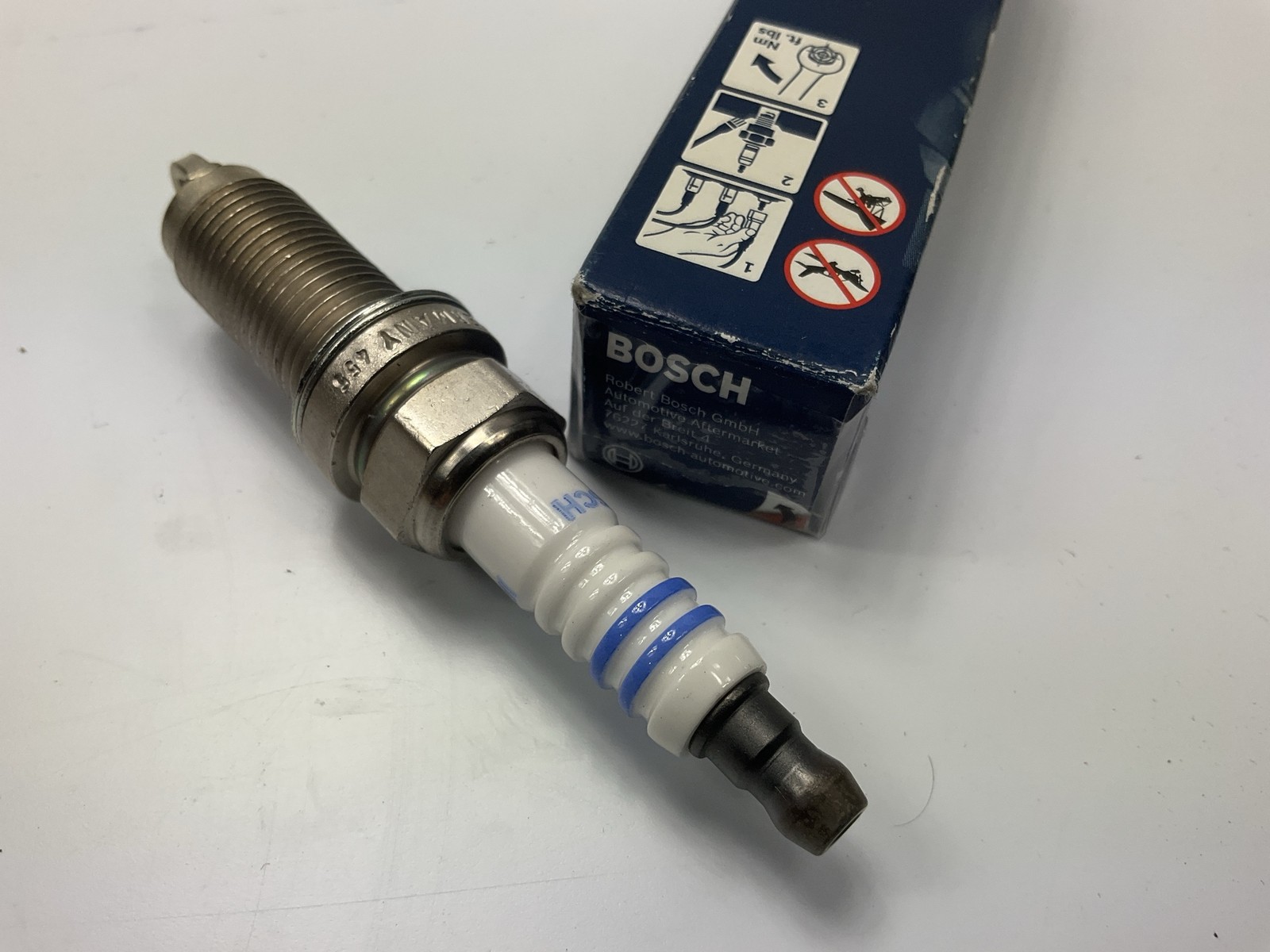 Bosch 0242240698 Iridium Spark Plug Single