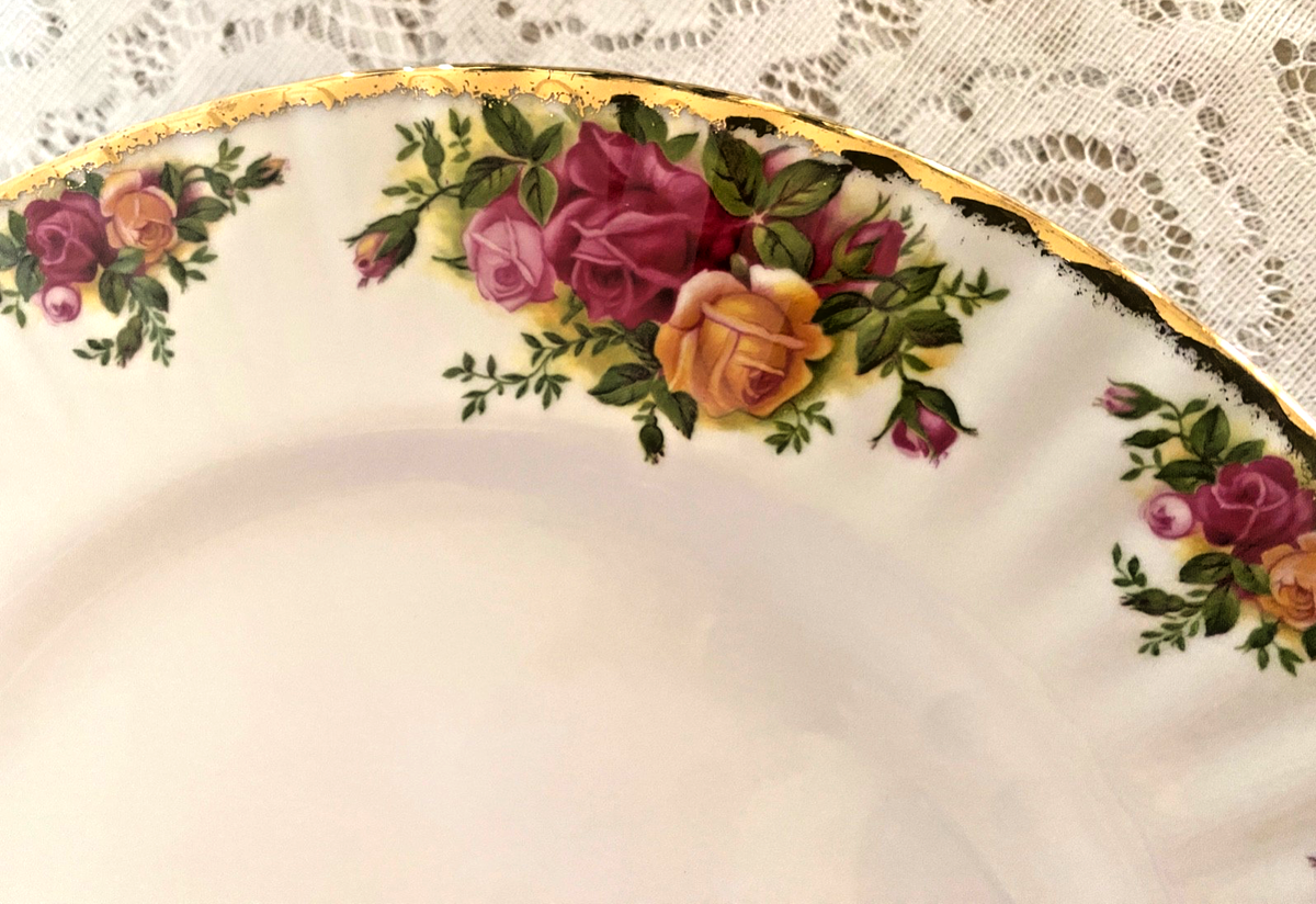 VTG Royal Albert Old Country Roses 10-1/4