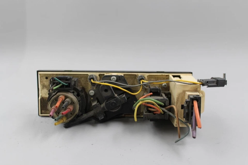 Control de temperatura con descongelación trasera compatible con Chevrolet Camaro 1997-1999 OEM #41914 Foto 2 de 3