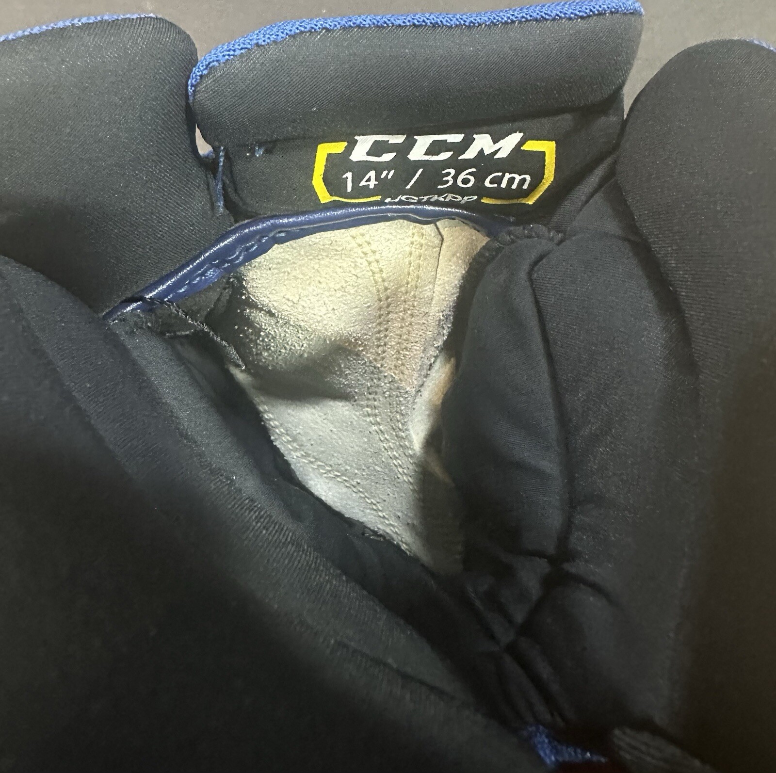 New York Islanders Game Used Player Worn CCM Hockey Gloves Pair Steiner LOA