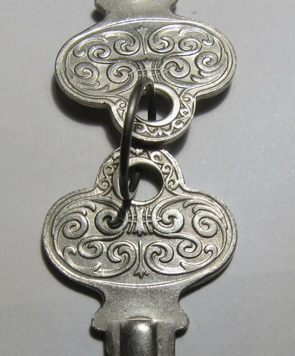 Pair Very Ornate Matching Nickel Plated Steel Padlock Keys - Picture 2 of 3