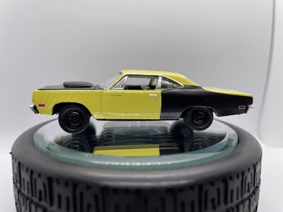 M2  1969 1/2 Plymouth Road Runner 440 6-Pack Barn Find - 1/64th - Loose