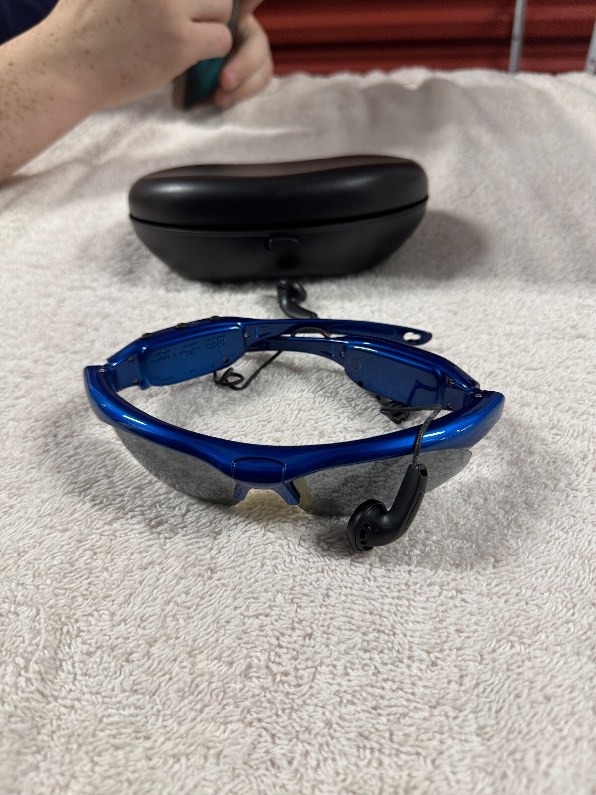 Wireless Earbud Sunglasses - Pre-Owned-image