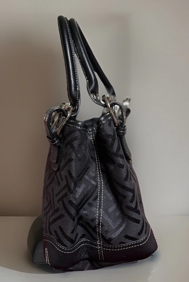 Bolso de Hombro Tignanello Signature Jacquard Logo•Negro con Herrajes Plateados Foto 4 de 4