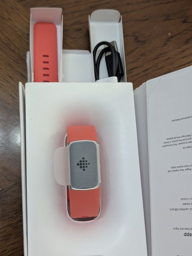 Rastreador de actividad Fitbit Charge 6 Bluetooth - Estuche dorado champán / Banda coralina - Imagen 6 de 8
