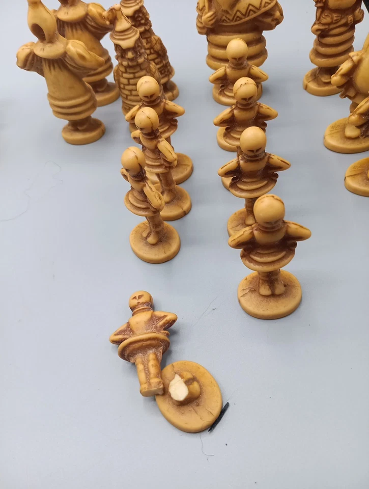 Juego de ajedrez a través del espejo 1966 Alicia en el país de las maravillas solo piezas  Foto 3 de 4