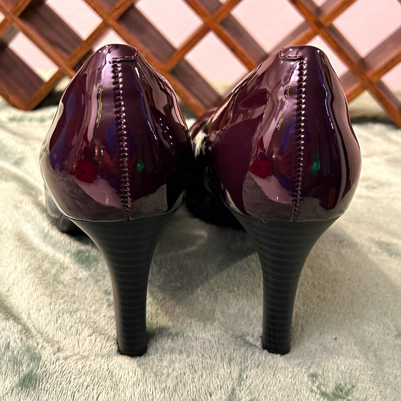 Clarks Women’s Purple Patent Pump Heels Cushioned Comfort Slip-On US 10