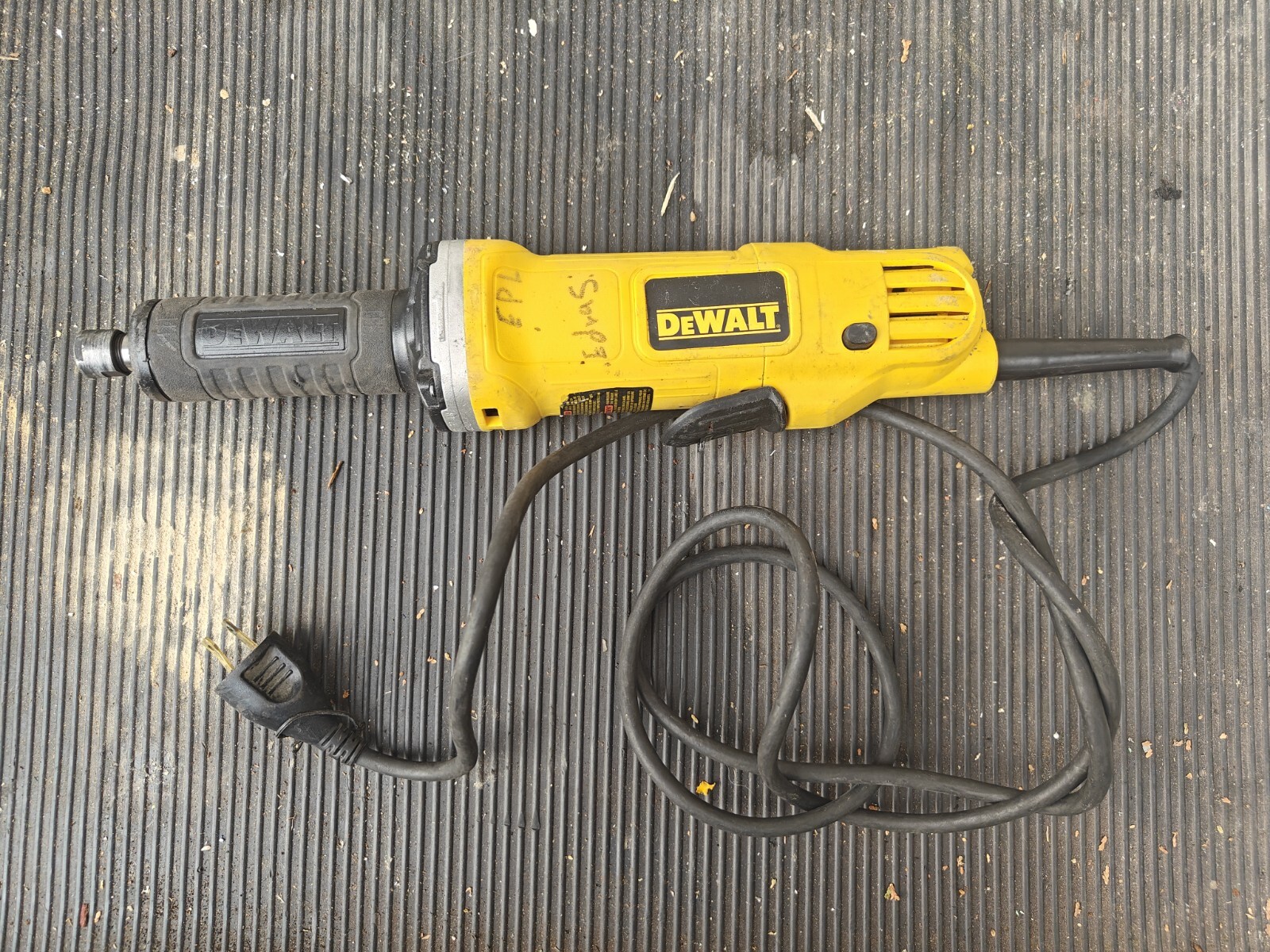 DEWALT DWE4887 Corded Paddle Switch Die Grinder, 4.2 Amp 25,000RPM 1 1/