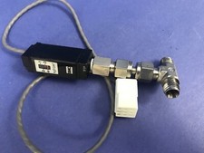 SMC Vacuum Pressure Switch, 1-4 kgf/cm2 w/ 1/4" MVCR Tee Fitting, Used