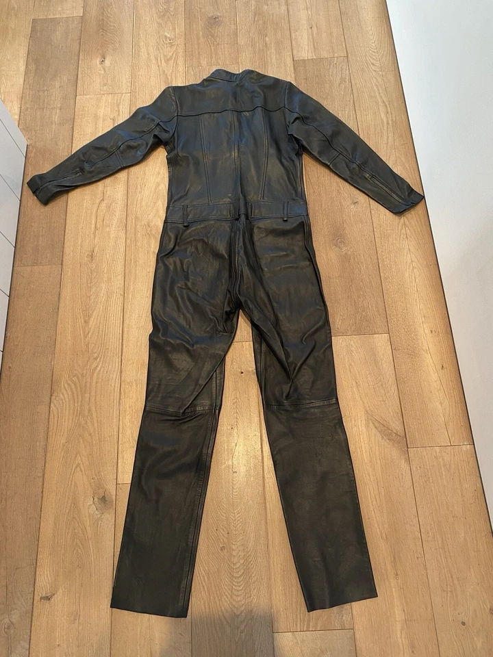 Traje de gato de cuero genuino para mujer Foto 2 de 4