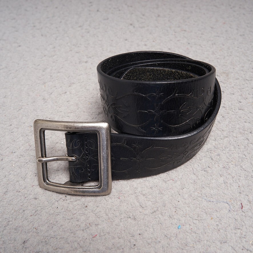 Levis Black Leather Belt Tooled Nickel Buckle Womens Sz Large 32 ~ 1.5 ins wide