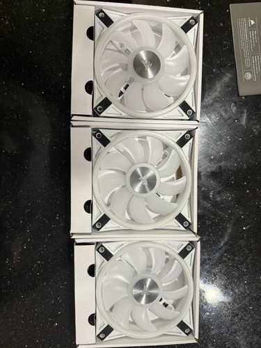 Corsair QL120 RGB iCUE PWM Lighting Node CORE Fan Kit 120mm White 3 Pack - Afbeelding 4 van 4