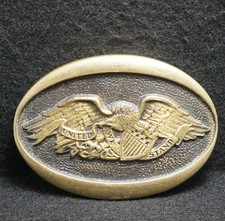 WG11117 GREAT VINTAGE 1978  AMERICAN EAGLE  UNITED WE STAND BRASS BELT BUCKLE