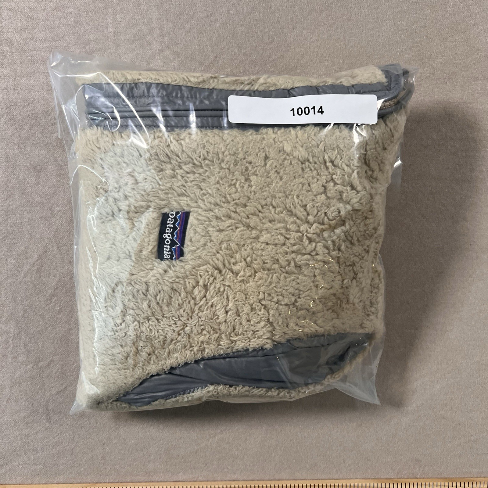 Patagonia Women's Beige & Gray Vest, Full Zip, Collared, Pockets, Lined thumbnail 9