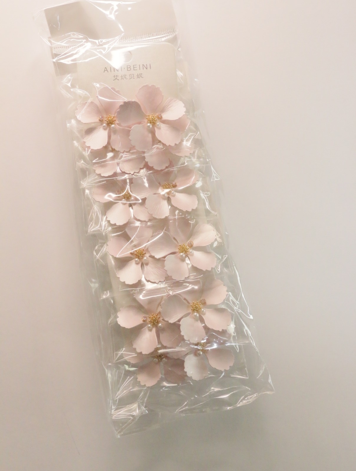 Lote único de destock de pendientes de flores rosa palo