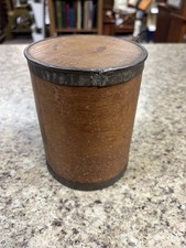 Antigua caja de despensa de madera curvada con borde de metal 6x4,5x4,5" aproximadamente.