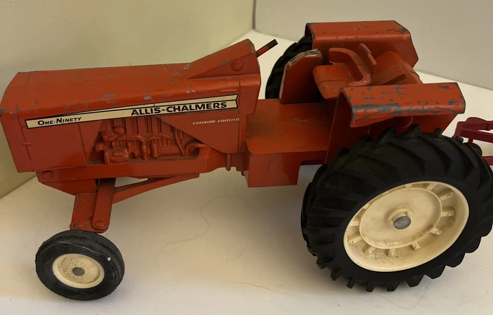 Tractor agrícola ERTL ALLIS CHALMERS ONE-NINETY 190 1967 de colección 1/16 y naranja arado Foto 2 de 4