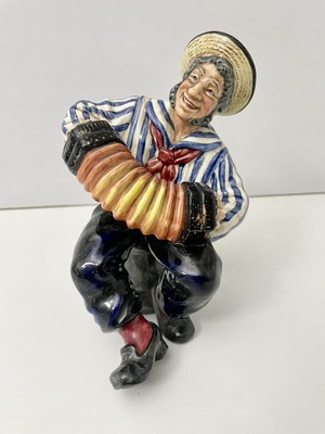 Royal Doulton ''Jolly Sailor'' Figurine Man with Accordian  H.N. 2172 BIN01 DS36