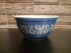 Vintage Pyrex Mixing Bowl 402 Colonial Mist blue w/white flowers 1.5qt LOOK!!