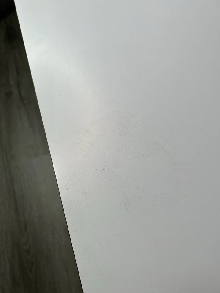 Mesa auxiliar vintage John Keal para Brown Saltman MCM tapa blanca formica Foto 3 de 4