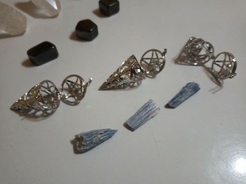 Stern, Pentagramm Pendel Stil Käfig Anhänger mit Kyanit - Bild 8 von 12